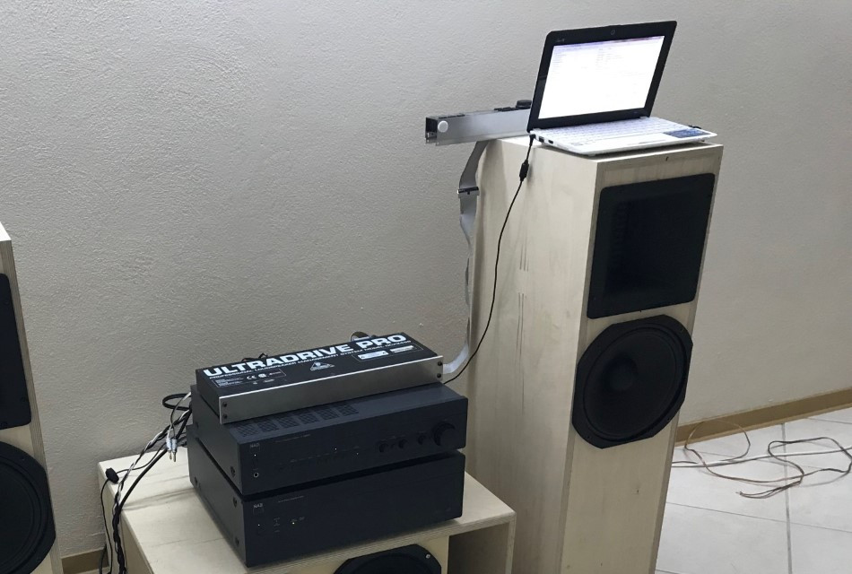 Klicke auf die Grafik für eine vergrößerte Ansicht

Name: eeepc plus behringer dcx plus nad endstufen.jpg
Ansichten: 209
Größe: 129,3 KB
ID: 709029