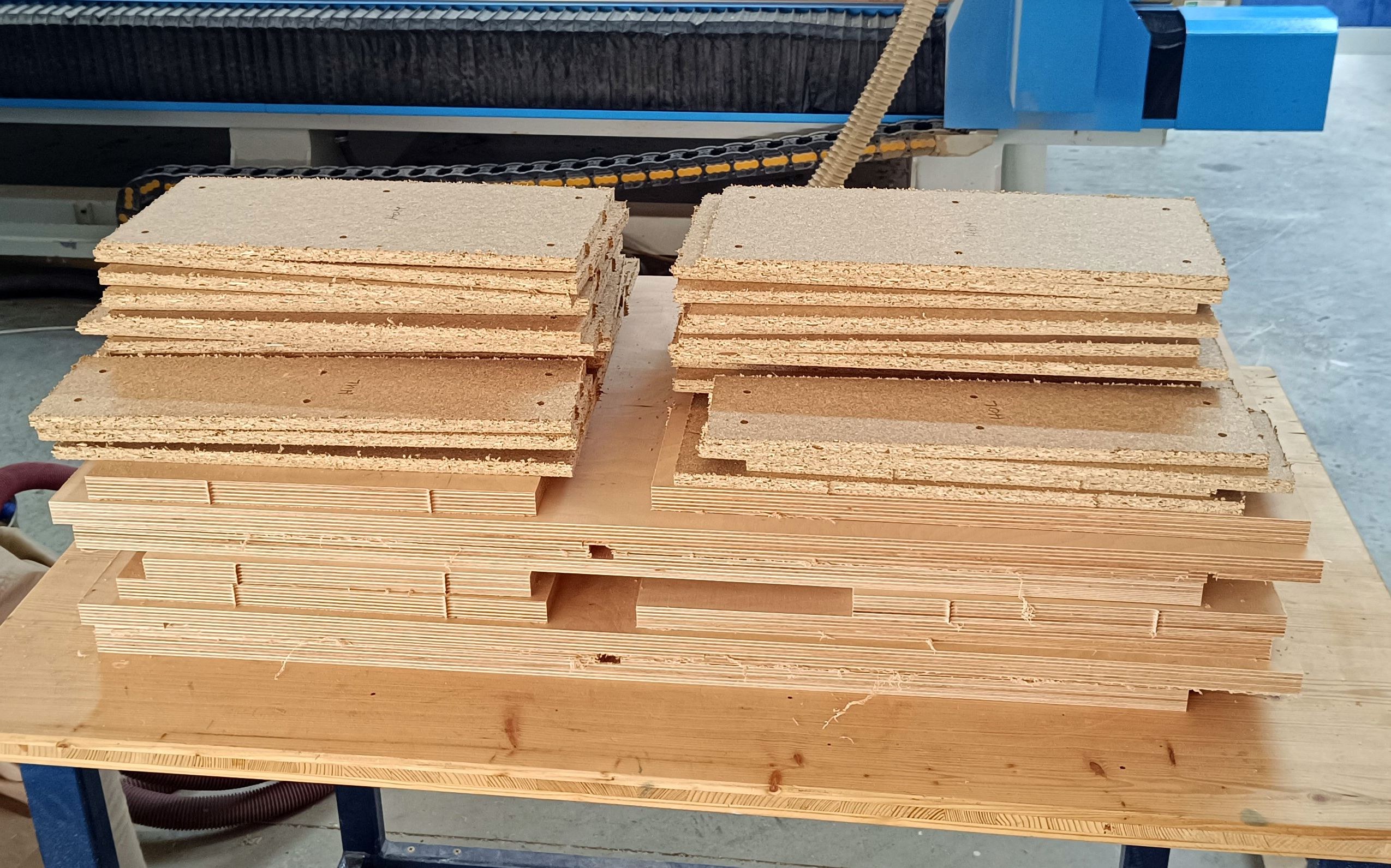 Klicke auf die Grafik für eine vergrößerte Ansicht

Name: Korpus+Sandwich - Rohmaterial.jpg
Ansichten: 1050
Größe: 1,08 MB
ID: 721576