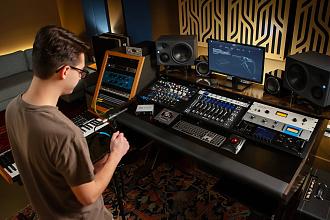 Klicke auf die Grafik für eine vergrößerte Ansicht

Name: arc-studio-4-aufnahme-3-off.jpg
Ansichten: 154
Größe: 369,0 KB
ID: 733050