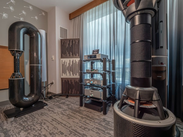 Klicke auf die Grafik für eine vergrößerte Ansicht

Name: 0524_AXPONA_bayz-chord-600_05.jpg
Ansichten: 719
Größe: 79,1 KB
ID: 719473