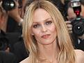 Festival-de-Cannes-2016-Vanessa-Paradis-sublime-avec-son-decollete-de-dos-Photos_exact1024x768_l.jpg